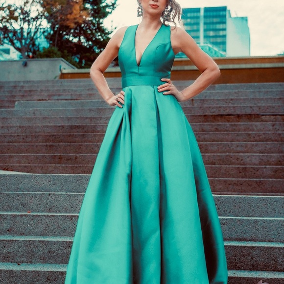 JVN by JOVANI - Picture 3 of 3